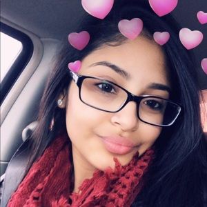 Meet your Posher, Idalia